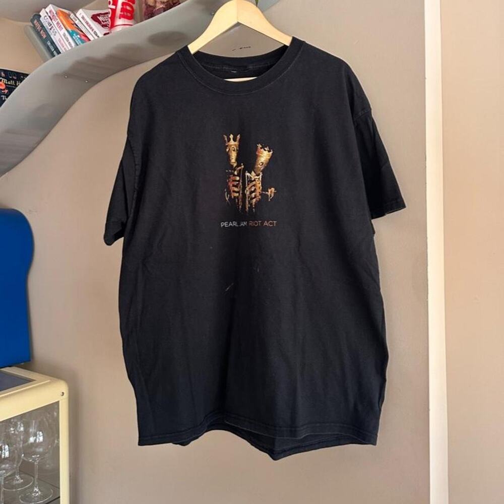 Vintage 2003 Pearl Jam Riot Act shirt